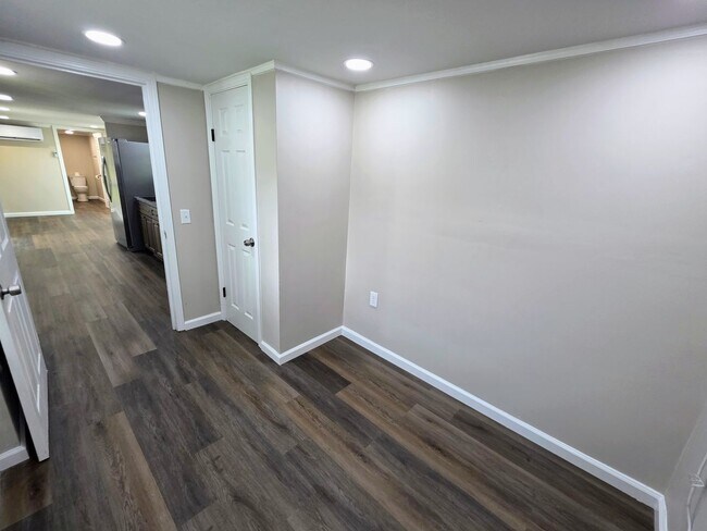 Building Photo - 8676 Sharon Ln