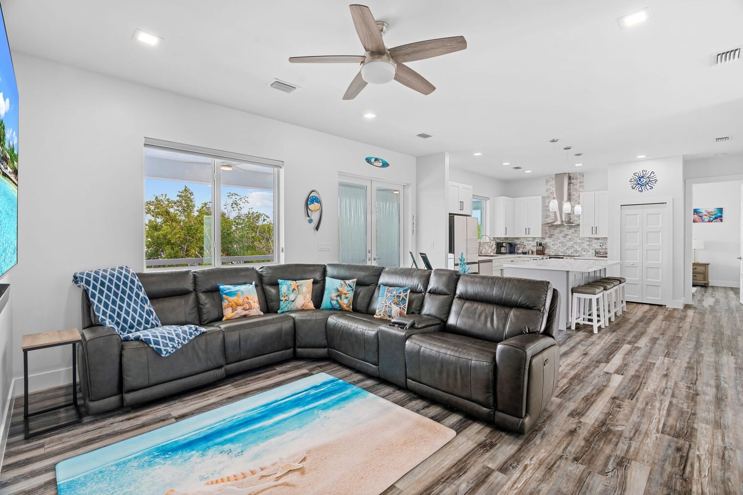 Building Photo - 83 Pescayo Ave