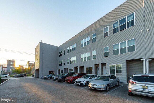 Building Photo - 518 W Montgomery Ave