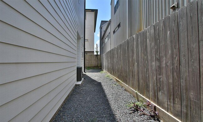 Building Photo - 2621 Jackson St
