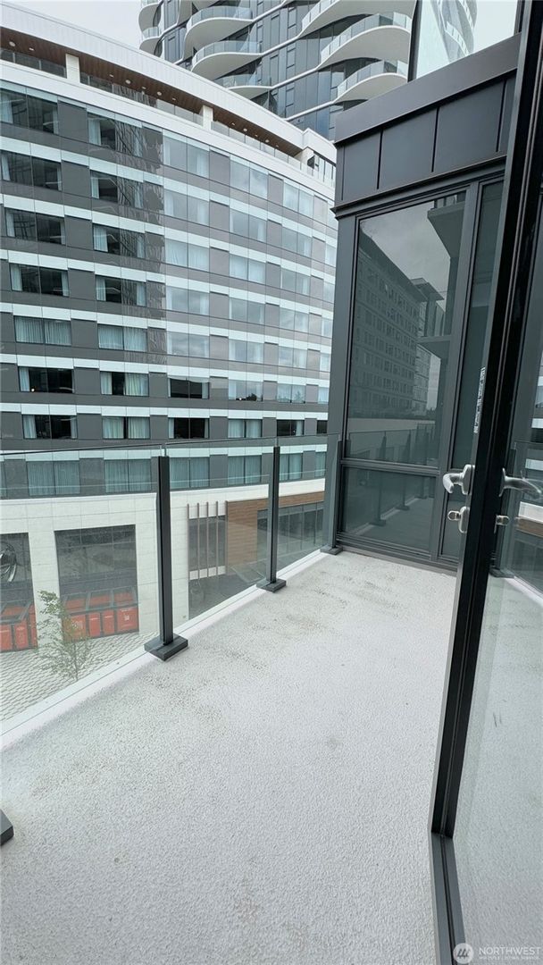 Building Photo - 889 Ave Sq NE