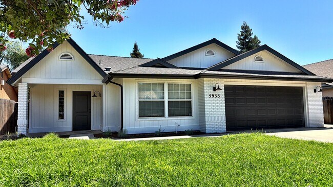 Building Photo - 5933 W Iris Ct
