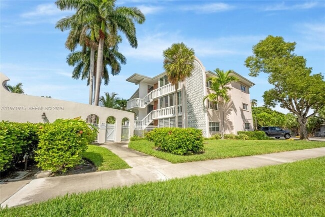 Building Photo - 141 NE 10th Ave