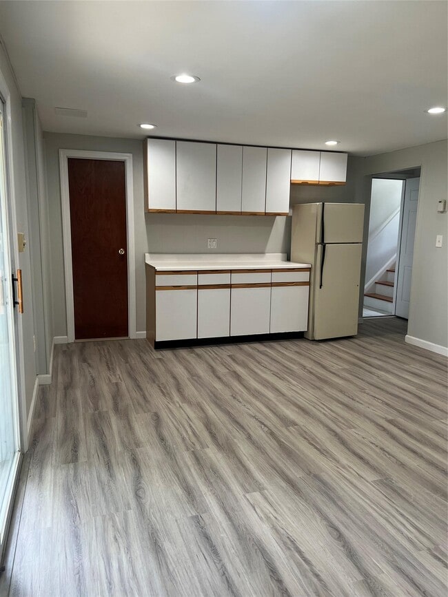 Building Photo - 8 Anchor Ct