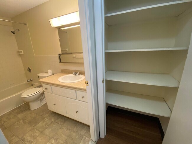 Building Photo - 95 Powers St