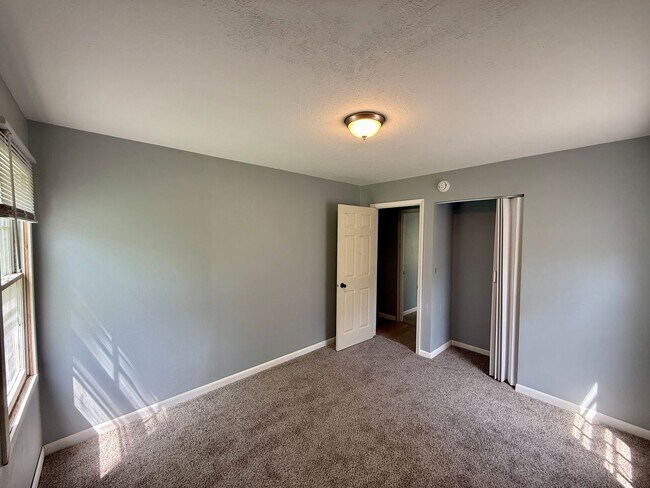 Building Photo - 3 Bed 1 Bath Home - Vouchers Accepted