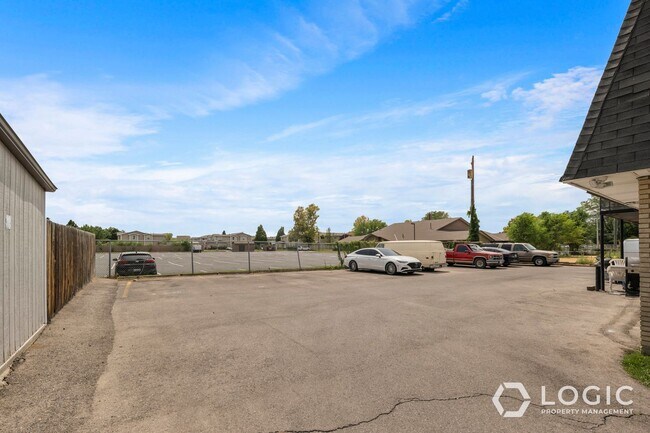 Building Photo - 331 W 170 N