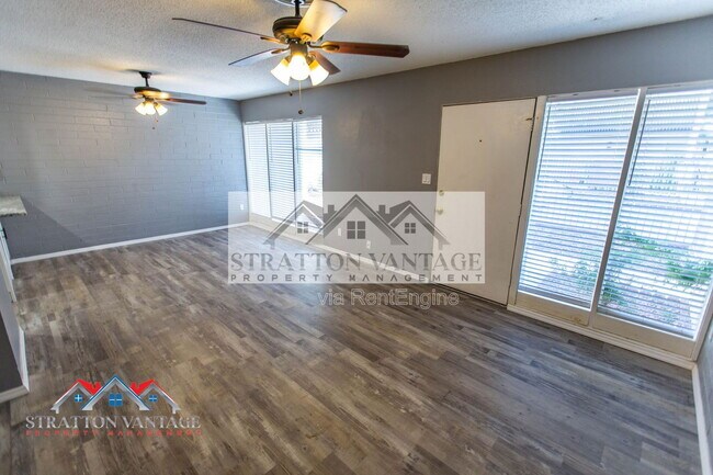 Building Photo - 1828 W Tuckey Ln