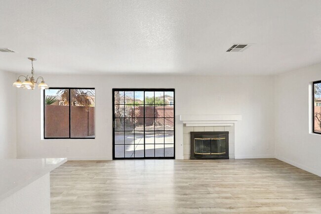 Building Photo - 3 Bed, 2.5 Bath Henderson Beauty
