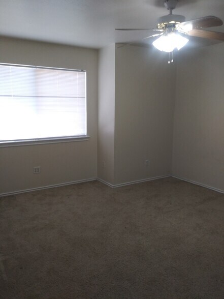 Building Photo - 855 Sagewood Trl