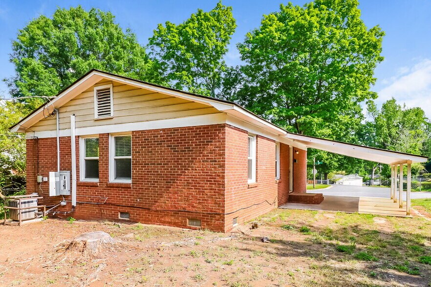 Building Photo - 5401 Snow White Ln