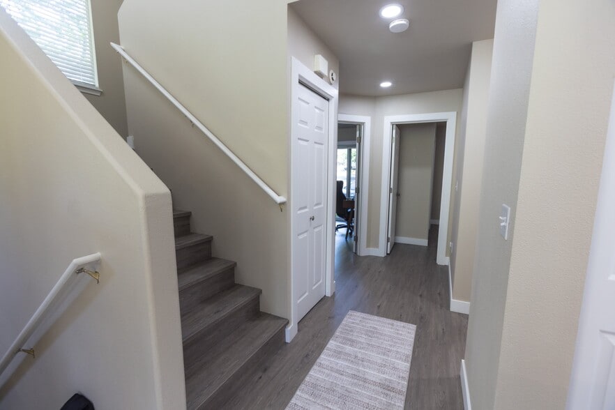 Building Photo - 16711 Graystone Dr