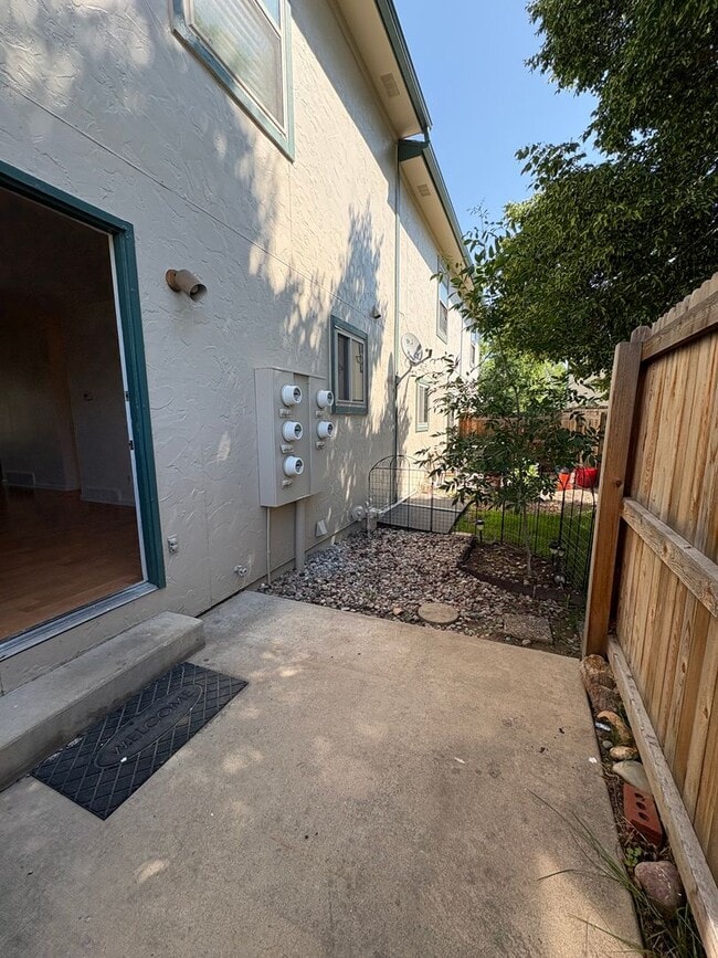 Building Photo - Updated, West Greeley - 3 Bedroom 2.5 Bath...