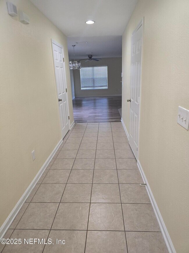 Building Photo - 811 Black Cherry Dr S