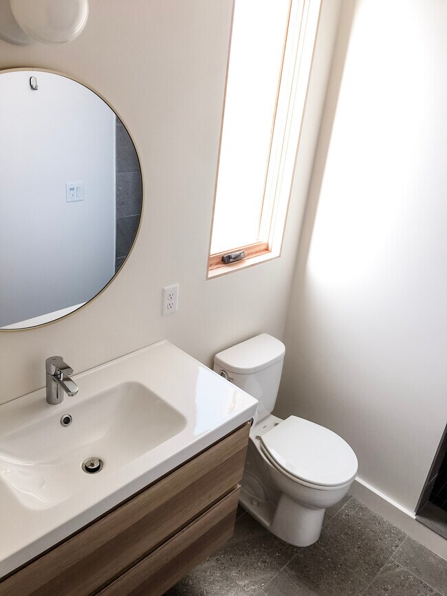 Building Photo - 926 Cleveland St.