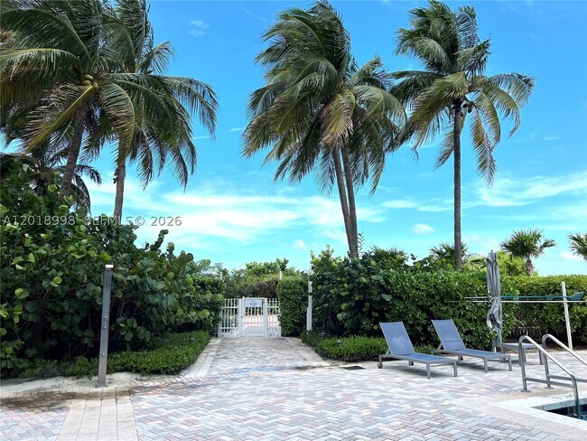 Building Photo - 6515 Collins Ave