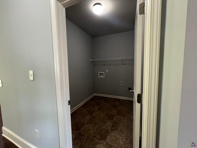 Building Photo - 204 Arden Dr
