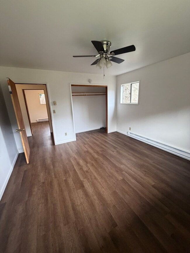 Building Photo - Home with a View!