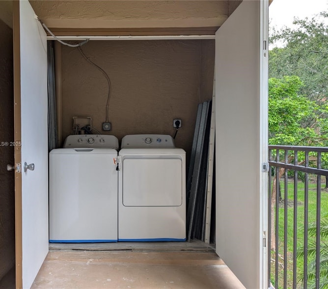 Building Photo - 140 SW 117th Ave