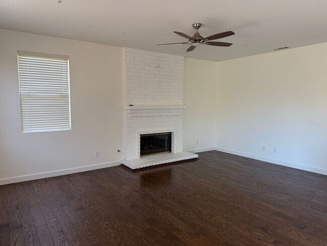 Building Photo - Single Family in The Vineyards in Oxnard