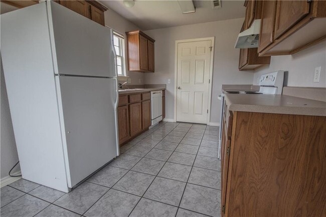 Building Photo - 325 Washburn Dr