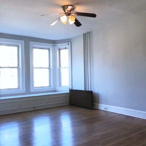 Building Photo - 2315 N Charles St