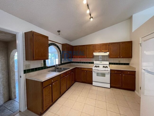 Building Photo - 4945 Marabou Way