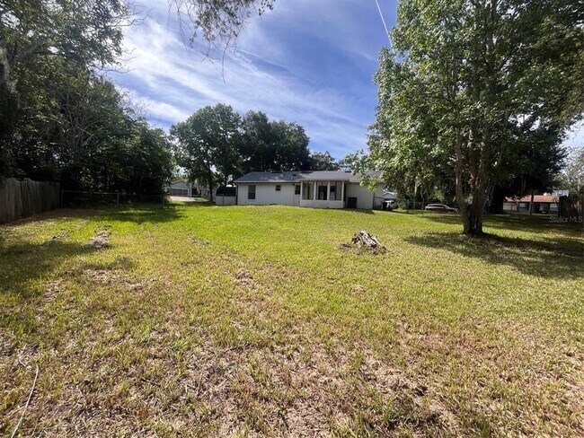 Building Photo - 214 Bluefield Ave