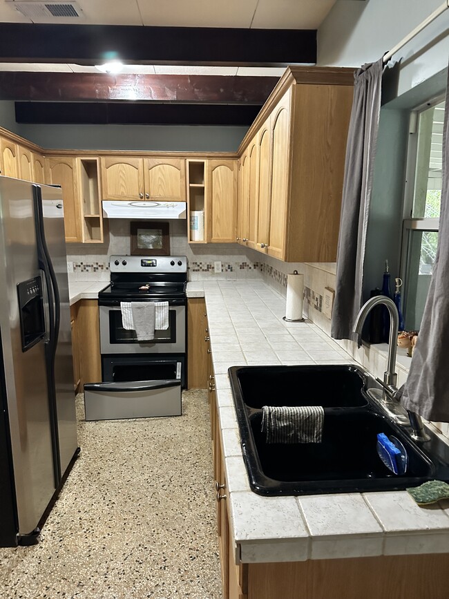 Building Photo - 257 SE Four Winds Dr