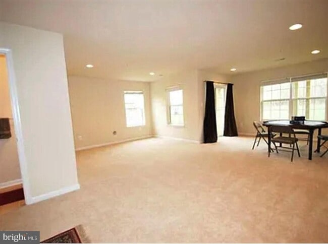 Building Photo - 7376 Mockingbird Cir