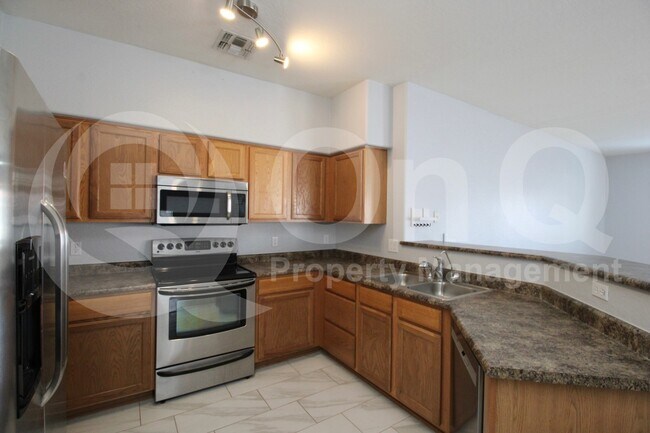 Building Photo - 525 N Miller Rd