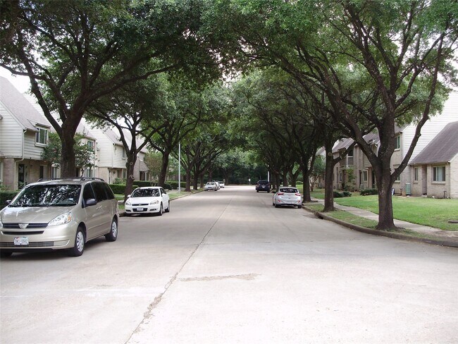 Building Photo - 2107 Shiveley Cir