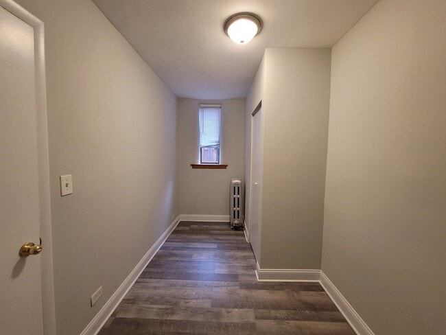 Building Photo - 3524 N Marshfield Ave