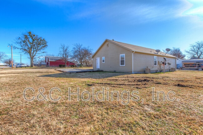 Building Photo - 914 Rockwood Ave