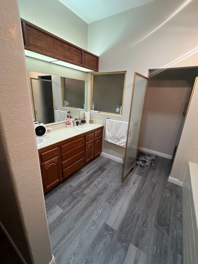 Building Photo - A Fabulous 2 Bedroom Single story Townhome...