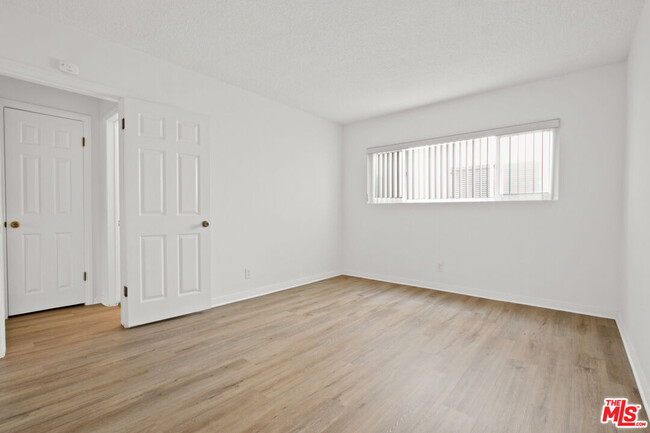 Building Photo - 12726 Caswell Ave