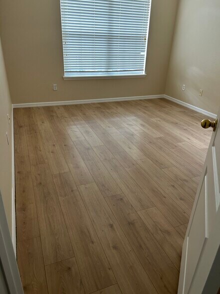 Building Photo - 1710 Little Gem Loop