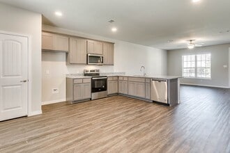 Building Photo - 3 bedroom 2 Bath home located in McPherson Village