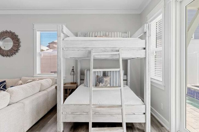 Building Photo - 157 S Arnold Rd