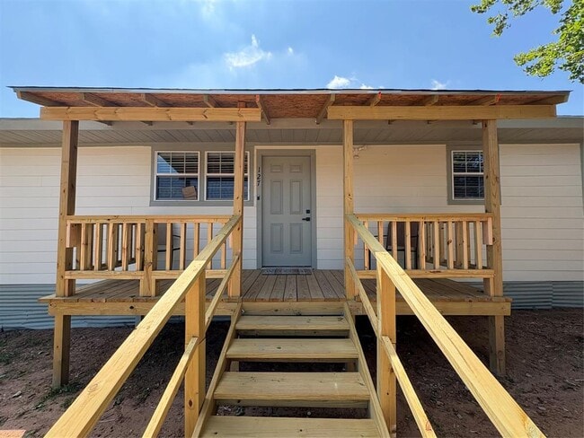 Building Photo - 127 Clearview Dr