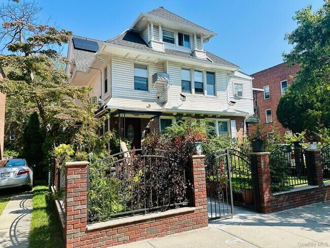 Primary Photo - 84-39 Lefferts Blvd
