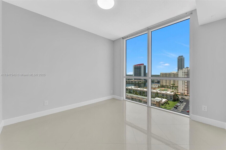Building Photo - 1945 S Ocean Dr