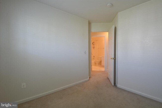Building Photo - 5080 Grimm Dr