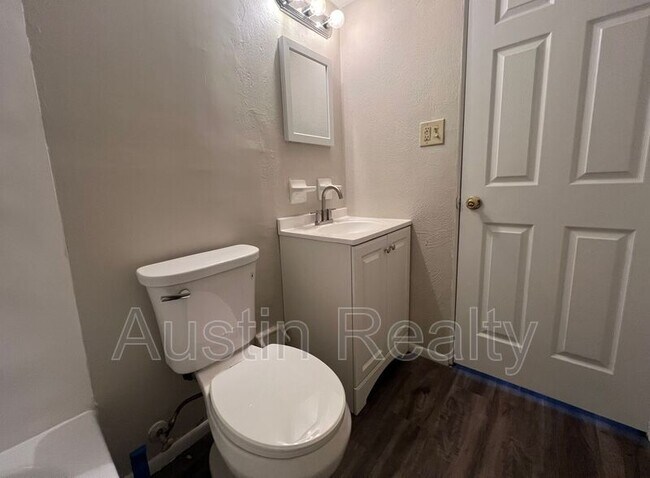 Building Photo - 3706 Greenwood Blvd