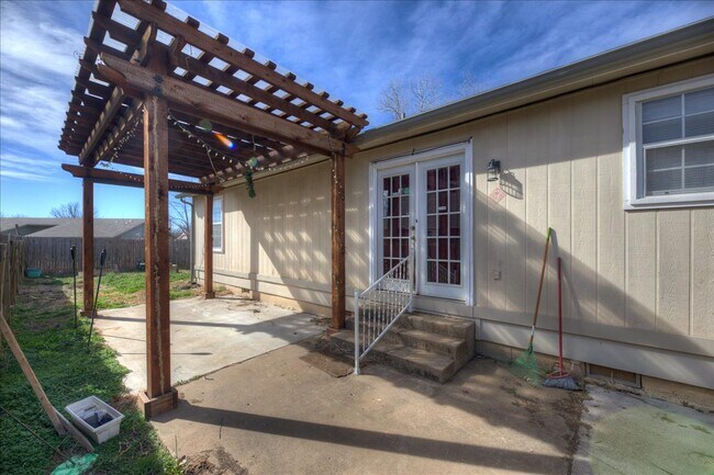 Building Photo - 1712 W 57th Pl