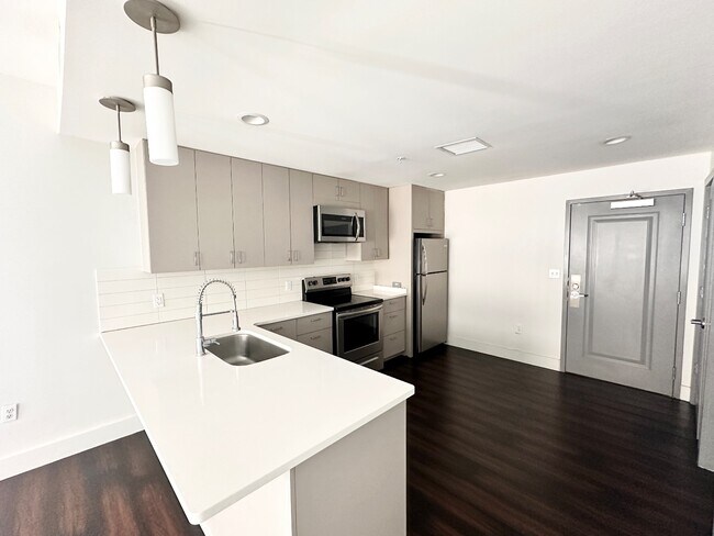 Building Photo - Modern 1-Bed Near Tulane/City Park with In-Unit Laundry & Off-Street Parking