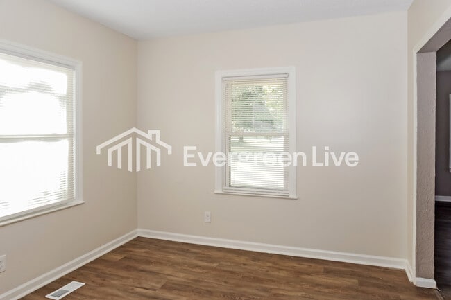 Building Photo - 1501 Tower St SE