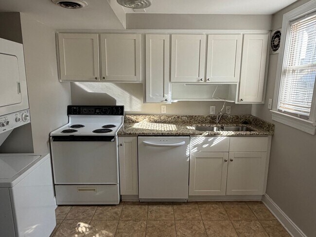 Building Photo - Comfort & Style: 2-Bedroom Raleigh Townhouse