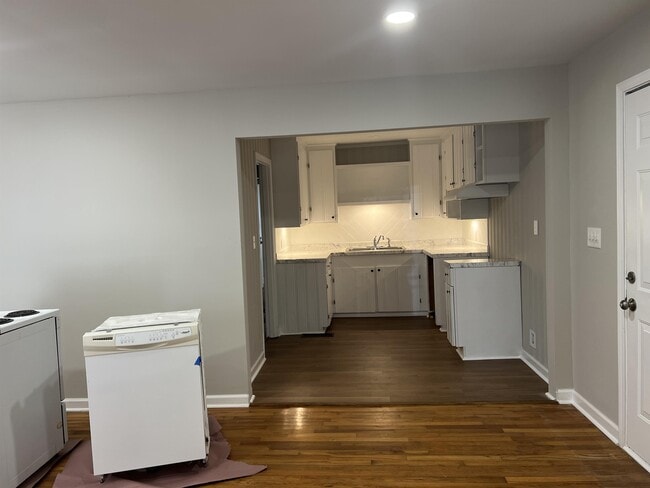 Building Photo - 230 Habersham Dr