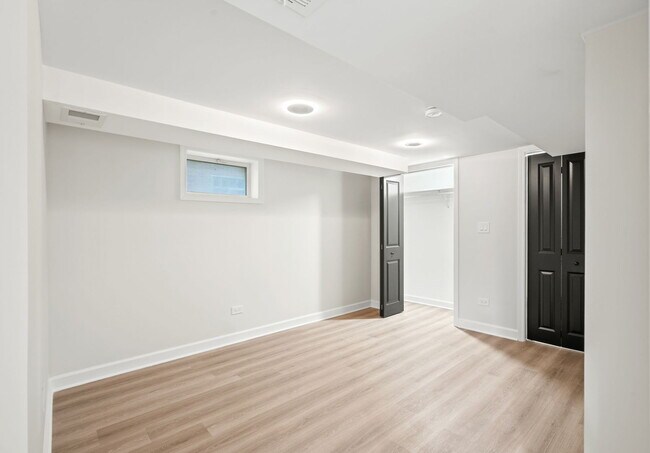 Building Photo - 6444 28th Pl